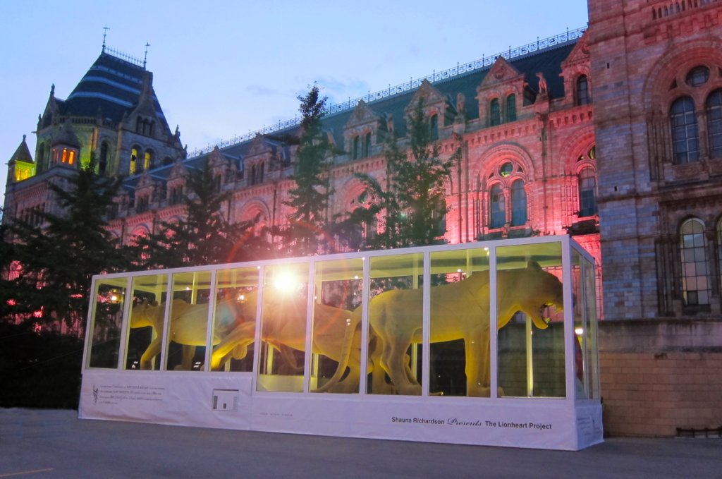 Lionheart infront of the Natural History Museum